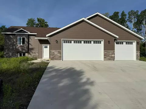 1360 Greenleaf Rd, Owatonna, MN 55060