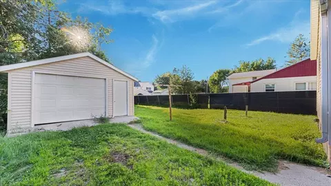 Exterior - 908 2nd St SW, Willmar, MN 56201 photo 2 of 3