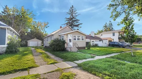 908 2nd St SW, Willmar, MN 56201