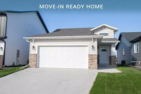 6728 Meadow View Dr S, Fargo, ND 58104