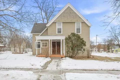 102 N 4th St, River Falls, WI 54022