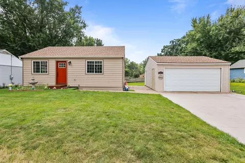 611 Stillwater Rd, Willernie, MN 55090