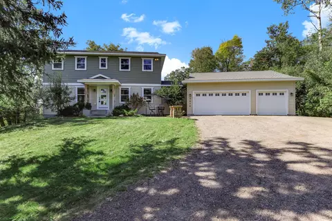 7576 260th St, Wyoming, MN 55092