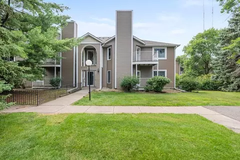 742 County Road F W #1002, Shoreview, MN 55126