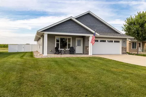 1389 Robert Creek Curv, Belle Plaine, MN 56011