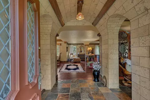 Entry Way - 3609 Highway 12 E, Willmar, MN 56201 photo 1 of 10