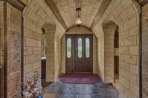 Entry Way - 3609 Highway 12 E, Willmar, MN 56201 photo 2 of 10