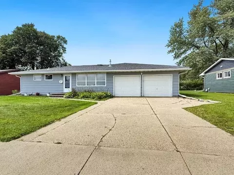 1002 S State St, Fairmont, MN 56031