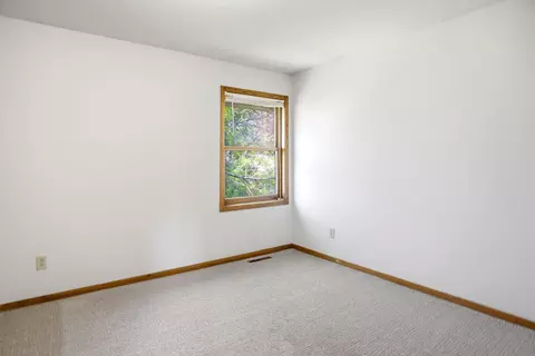 1053 Kettle Creek Rd, Eagan, MN 55123 photo 33