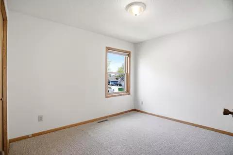 1053 Kettle Creek Rd, Eagan, MN 55123 photo 31