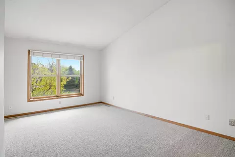 1053 Kettle Creek Rd, Eagan, MN 55123 photo 21