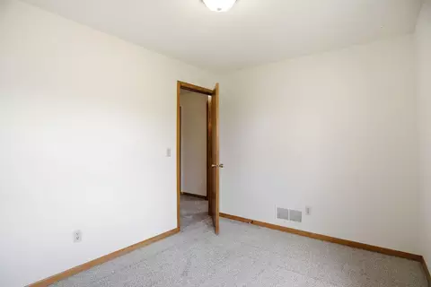 1053 Kettle Creek Rd, Eagan, MN 55123 photo 29