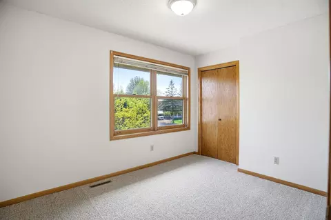 1053 Kettle Creek Rd, Eagan, MN 55123 photo 28