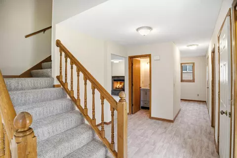 1053 Kettle Creek Rd, Eagan, MN 55123 photo 5
