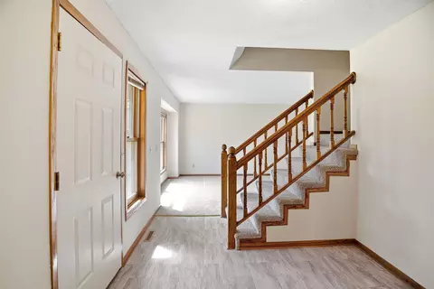 1053 Kettle Creek Rd, Eagan, MN 55123 photo 4
