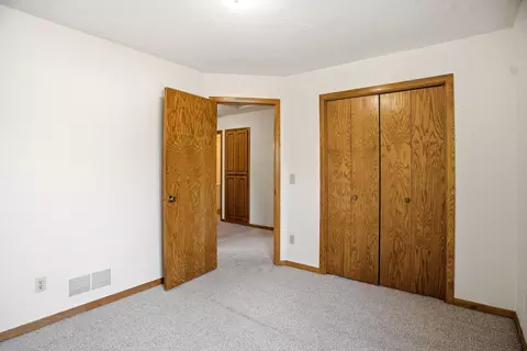 1053 Kettle Creek Rd, Eagan, MN 55123 photo 32