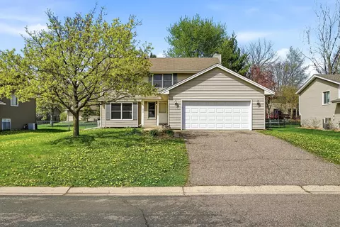 1053 Kettle Creek Rd, Eagan, MN 55123 photo 2