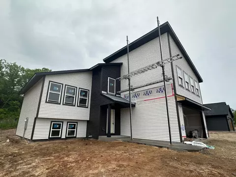 248 Dakota Ave, Roberts, WI 54023