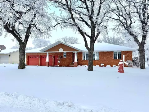 144 3rd St N, Sauk Centre, MN 56378