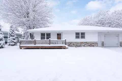 320 S Waterville Ave, Le Center, MN 56057