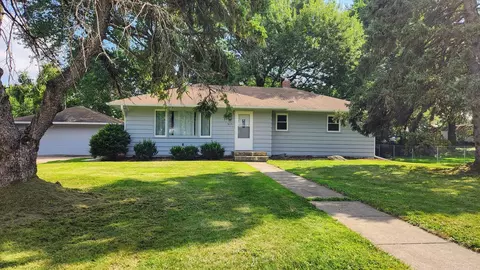 8015 1st St N, Oakdale, MN 55128