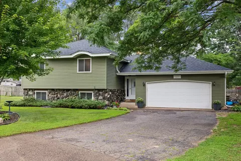 2613 Woodale Dr, Mounds View, MN 55112