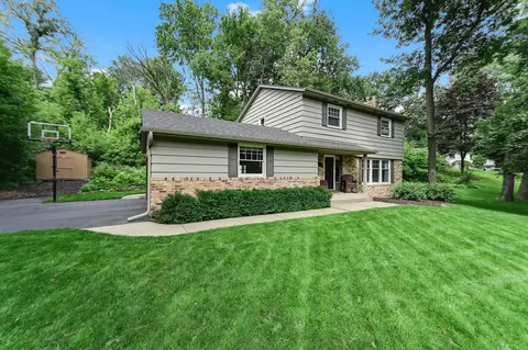 5920 Maplewood Ln, Minnetonka, MN 55345