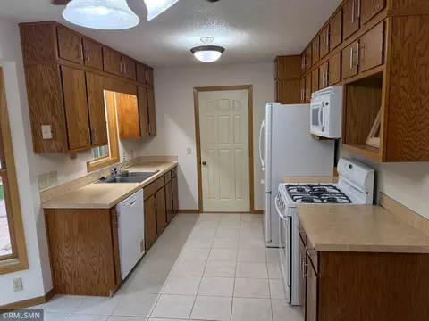 Kitchen - 3700 155th St W, Rosemount, MN 55068 photo 2 of 4