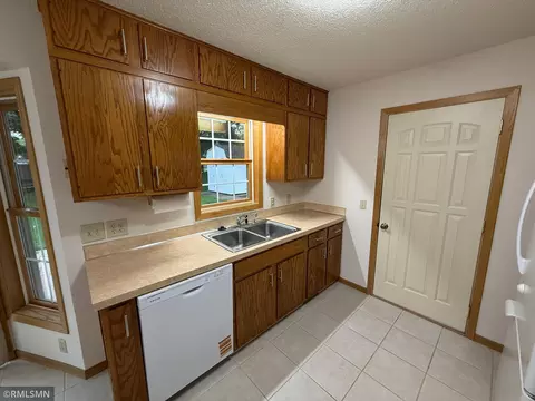 Kitchen - 3700 155th St W, Rosemount, MN 55068 photo 3 of 4
