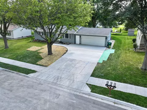 908 Irene Ave SE, Willmar, MN 56201 photo 2