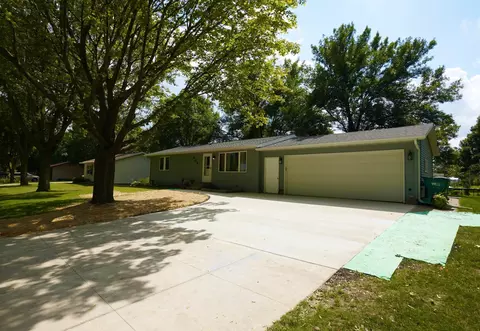 908 Irene Ave SE, Willmar, MN 56201 photo 3