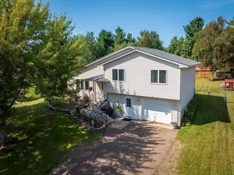 415 1st St SW, Hinckley, MN 55037