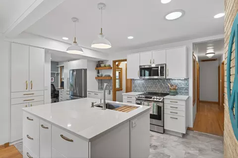 1323 Seminole Ave, West Saint Paul, MN 55118