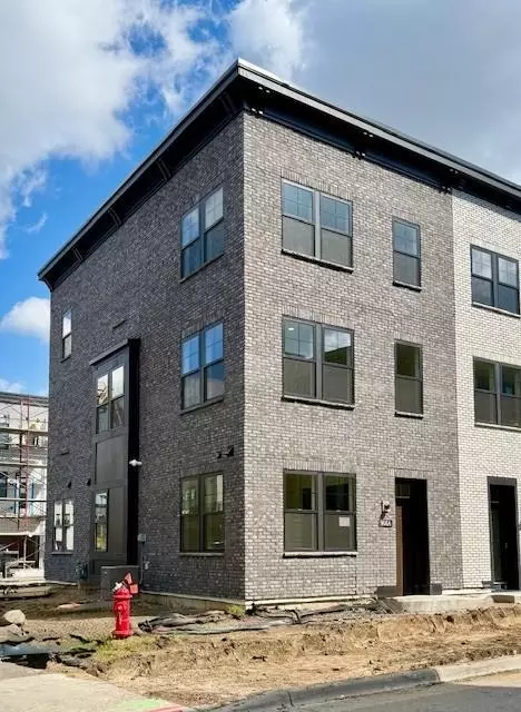 906 Woodlawn Ave #A, Saint Paul, MN 55116
