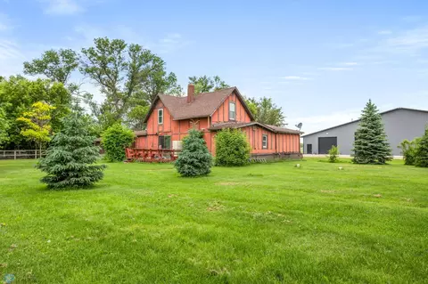 112 4th St, Hickson, ND 58047
