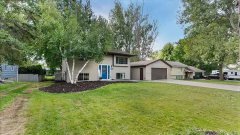 409 Medayto Dr, Spicer, MN 56288