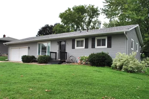 601 Hillcrest Dr, Spring Valley, MN 55975