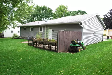 601 Hillcrest Dr, Spring Valley, MN 55975 photo 3