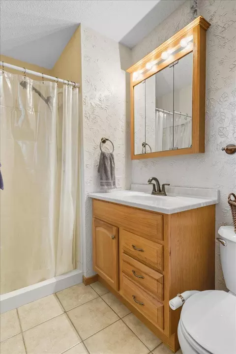 Bath - 1810 Brookside Dr, Albert Lea, MN 56007 photo 2 of 5