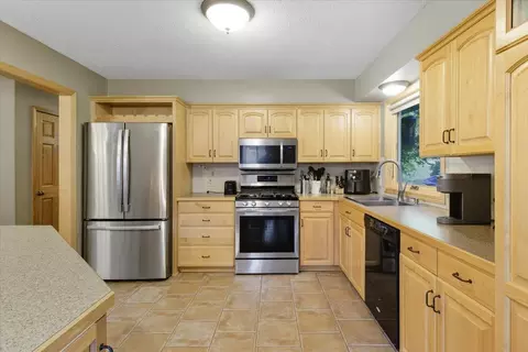 Kitchen - 1810 Brookside Dr, Albert Lea, MN 56007 photo 2 of 3