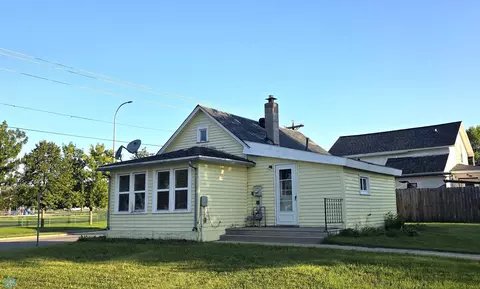 504 5th Ave NE, Valley City, ND 58072
