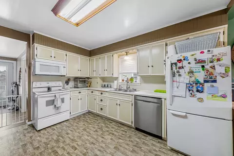 Kitchen - 721 6th St, Nicollet, MN 56074 photo 3 of 5