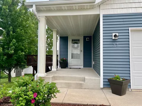 27 Benson Trl, North Mankato, MN 56003