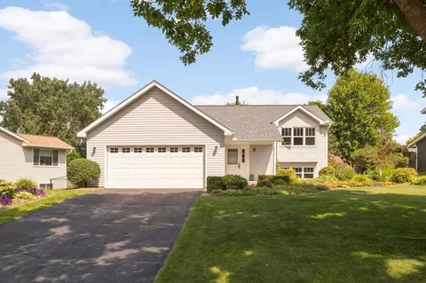 2409 Henslow Ave N, Oakdale, MN 55128
