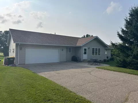 308 SW Quince St, New London, MN 56273