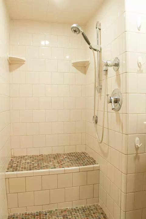 Bath - 2513 13th Ave SE, Saint Cloud, MN 56304 photo 3 of 4