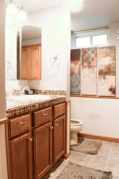 Bath - 2513 13th Ave SE, Saint Cloud, MN 56304 photo 4 of 4