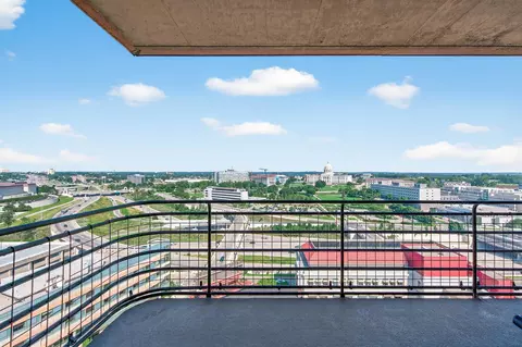 26 10th St W #2006, Saint Paul, MN 55102