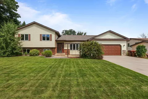 7502 25th St N, Oakdale, MN 55128