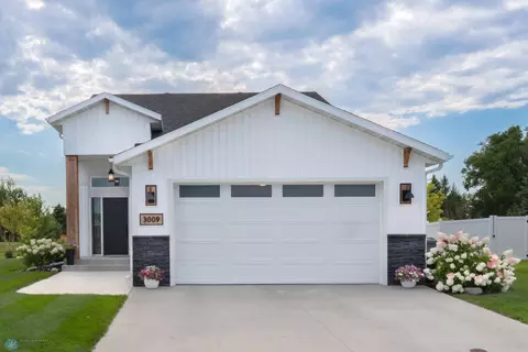 3009 39th Ave S, Moorhead, MN 56560